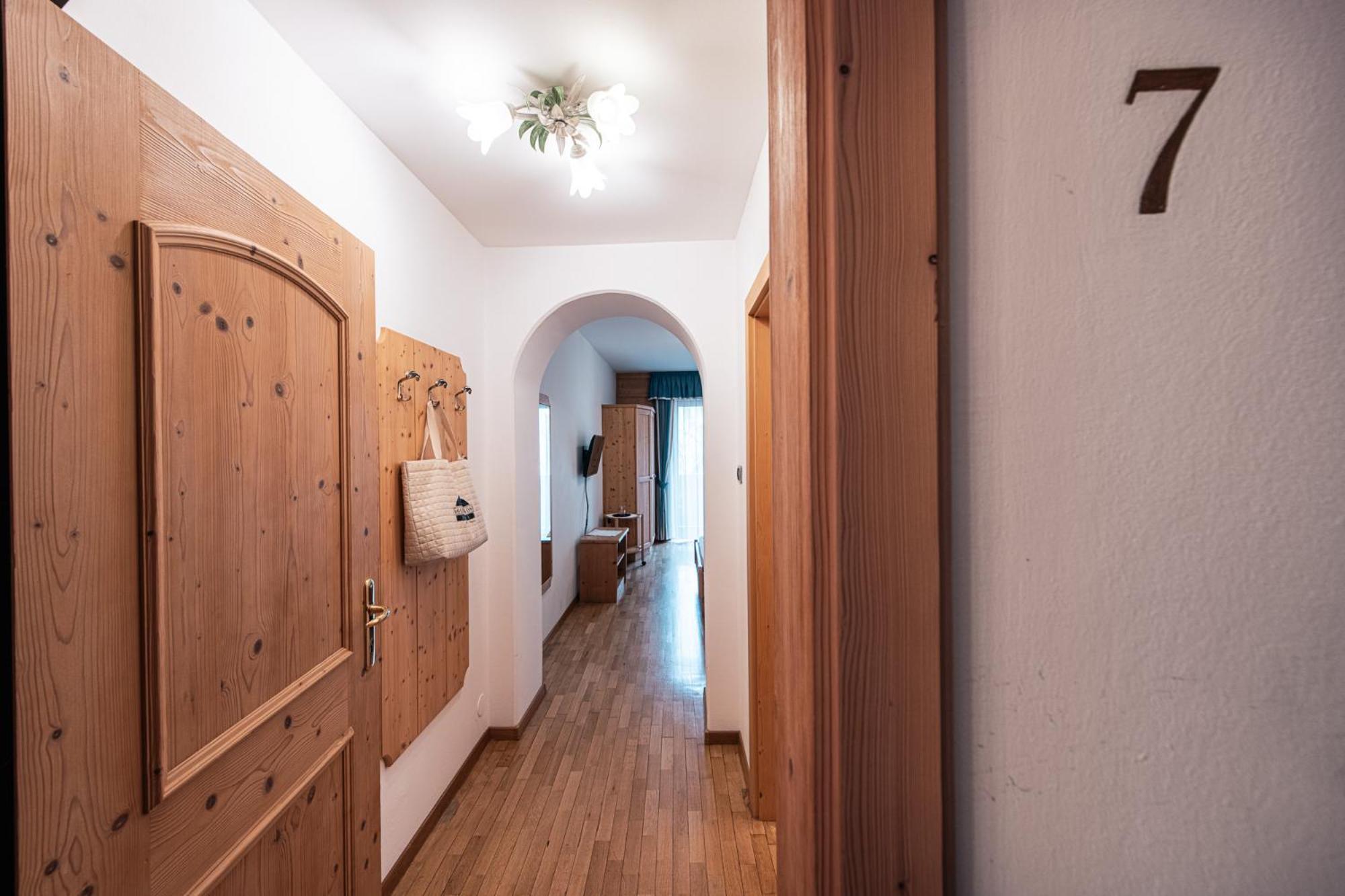 Hotel Goldene Rose Монгуэльфо Экстерьер фото