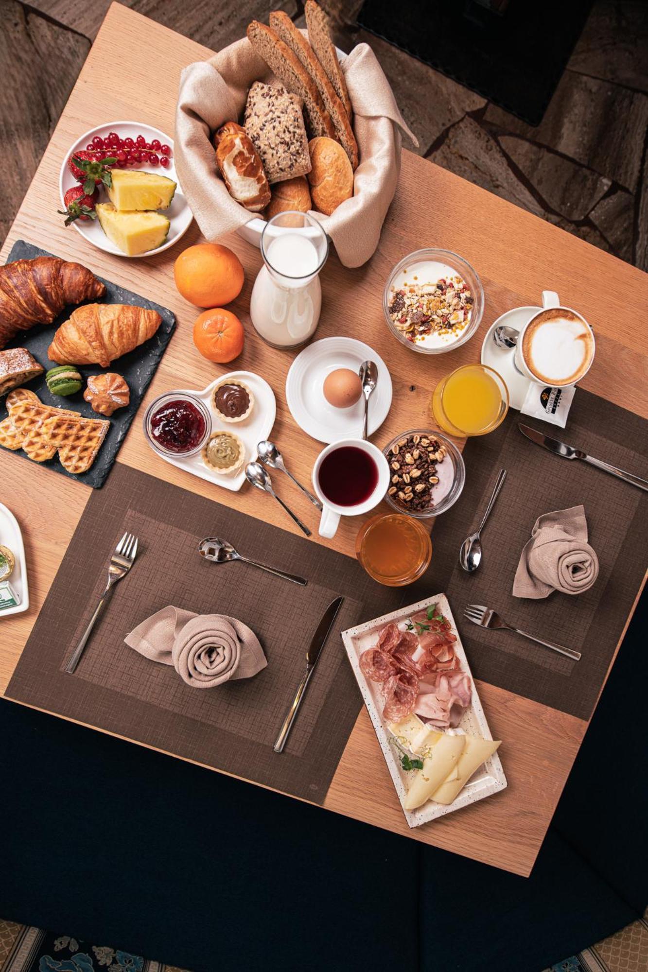 Hotel Goldene Rose Монгуэльфо Экстерьер фото