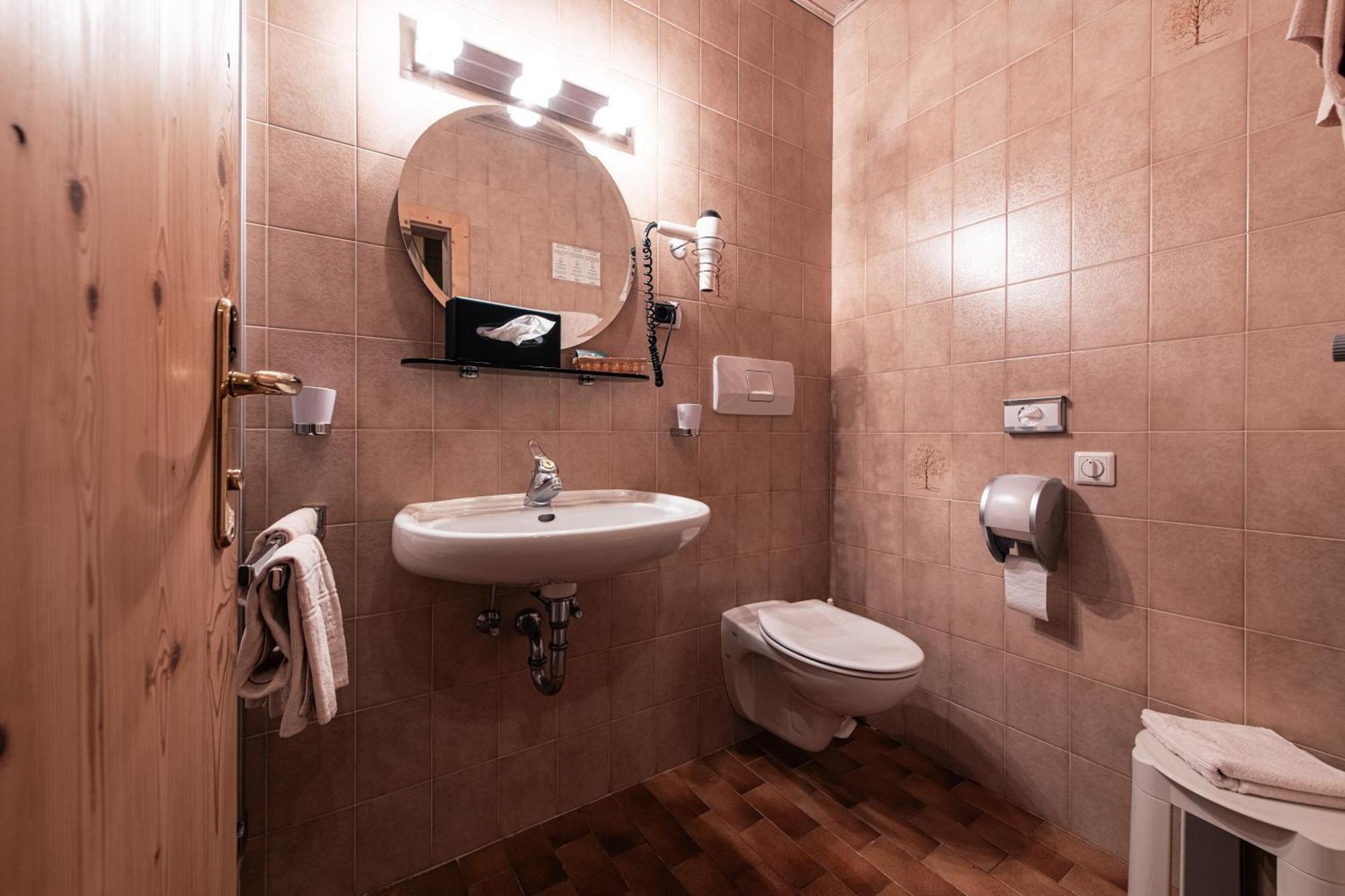 Hotel Goldene Rose Монгуэльфо Экстерьер фото