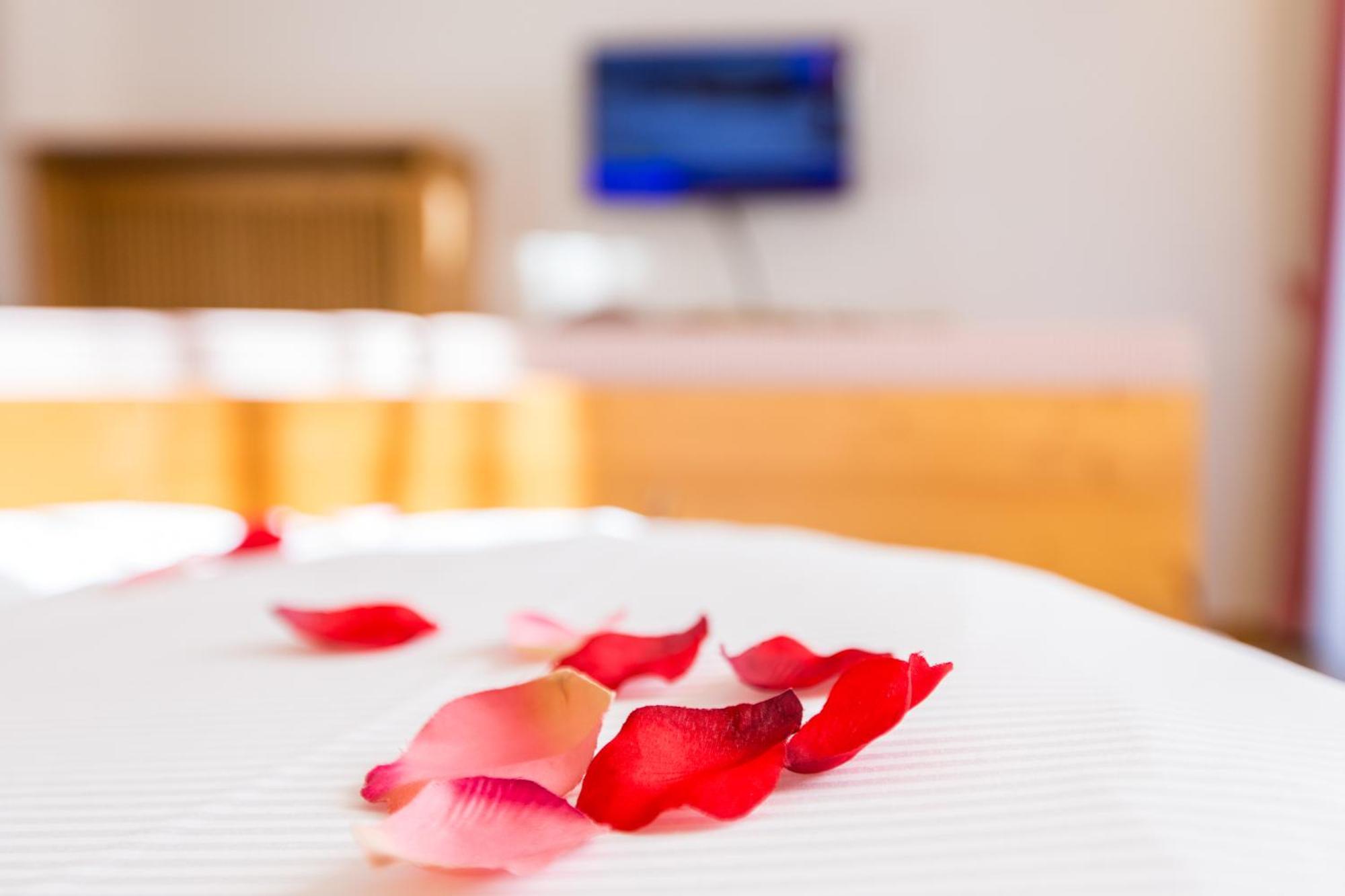 Hotel Goldene Rose Монгуэльфо Экстерьер фото
