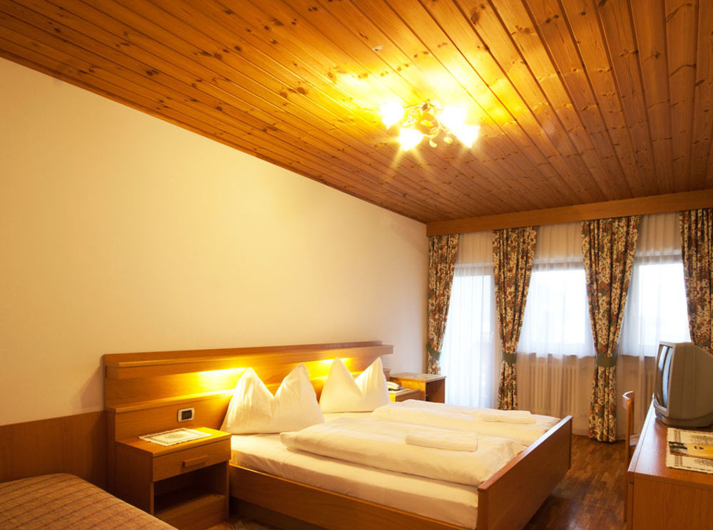Hotel Goldene Rose Монгуэльфо Экстерьер фото